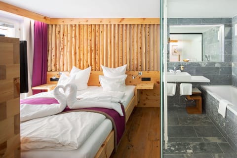 Deluxe Double Room, 1 Double Bed, Non Smoking, Mountain View | Hypo-allergenic bedding, down comforters, minibar, in-room safe