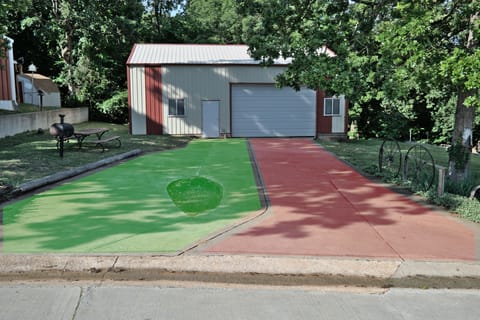 Lots of boat parking and battery charging outlet on buidling.