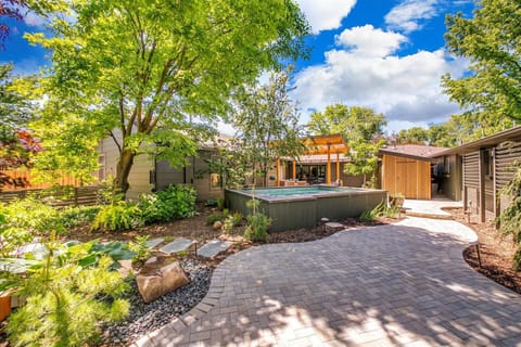 House, Multiple Beds, Kitchen, City View (Hillview - #731) | Property grounds