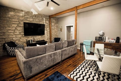 Leatherwood Loft Upper Unit is a gorgeous one bedroom apartment in the heart of Eureka!