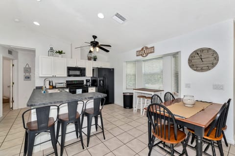 Kitchen has plenty of seating