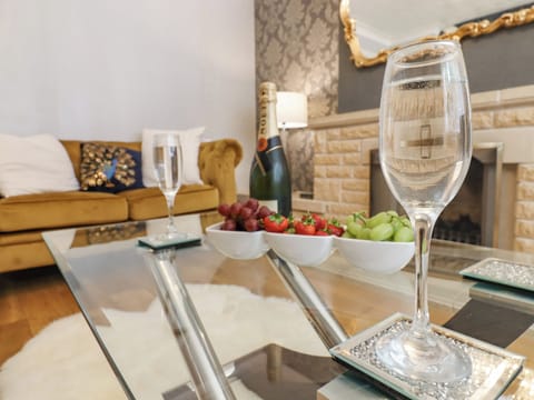Cottage | Dining