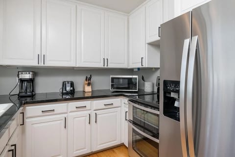 Full kitchen for easy cooking!