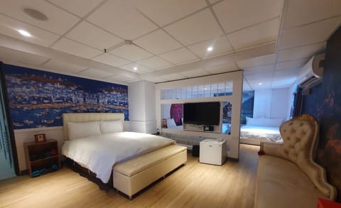 Comfort Room | Down comforters, individually decorated, desk, free WiFi