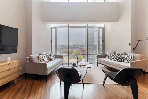 Trendy Living Space with Breathtaking Vistas



