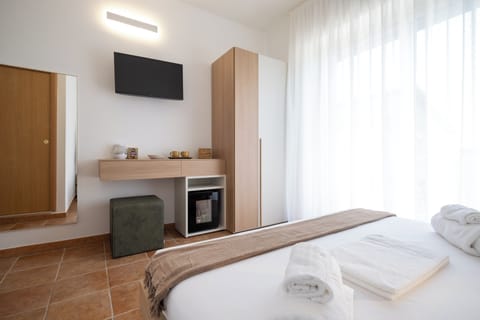 Superior Room, Balcony | Hypo-allergenic bedding, minibar, in-room safe, individually furnished