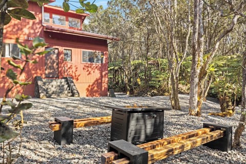 Front Entry | Propane Firepit | Ohia Forrest