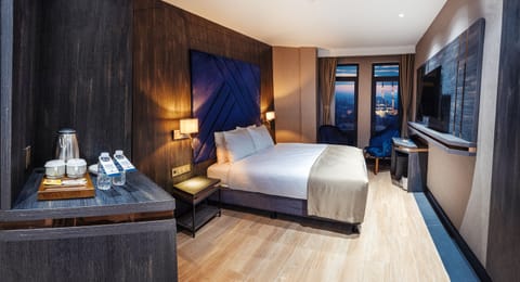 Superior Double Room | Tempur-Pedic beds, minibar, in-room safe, blackout drapes