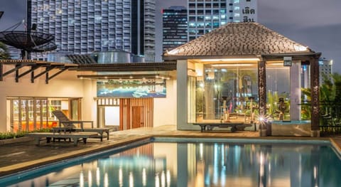 Outdoor pool, sun loungers