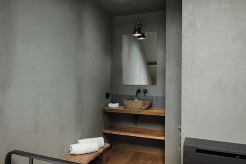 Quadruple Room | Minibar, free WiFi, bed sheets