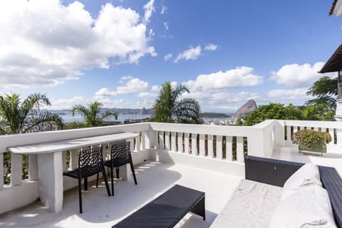 VILLA upper terrace and overlooks Rio Harbour & SUGARLOAF.