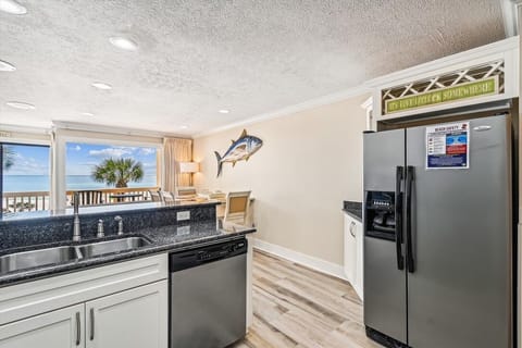 Modern Coastal Kitchen