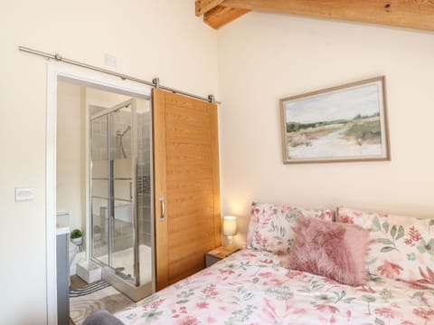 3 bedrooms, individually decorated, individually furnished, free WiFi