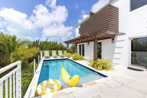 The pool offers sunny and shady areas to enjoy the warm tropical weather and sunshine.