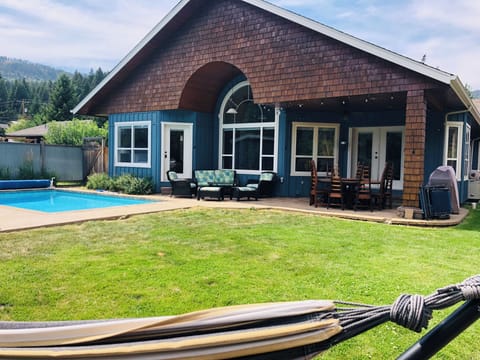Covered outdoor patio 