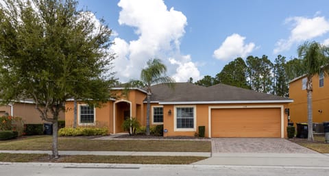 Neighborhood, Lamp, Tree, Grass, Garage