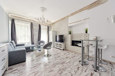 Executive Apartment | Hypo-allergenic bedding, individually decorated, individually furnished