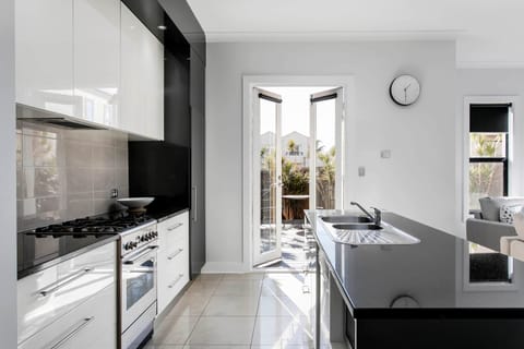 Belle Maison, Glenelg, Short term rental, WiFi, Fully Furnished, Elite Accommodation, Adelaide