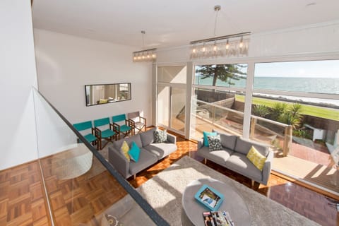Bay Sunsets, Elite Accommodation, Glenelg, Beach House, Ocean View, Free Parking, Free Wifi