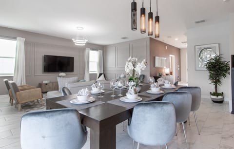 House, 6 Bedrooms | In-room dining