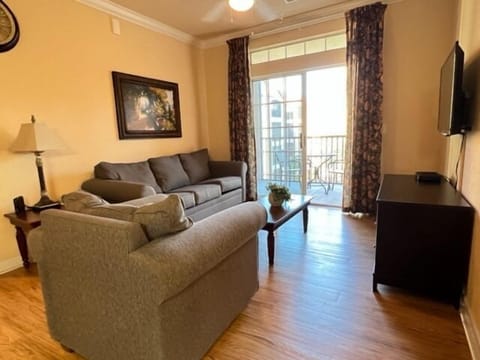 Condo, 3 Bedrooms | Living area