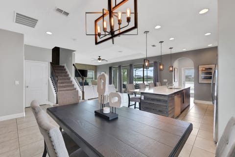 House, 4 Bedrooms | Dining