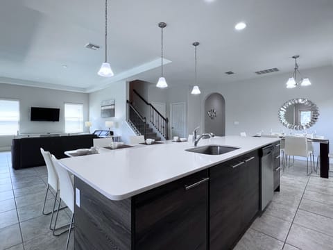 House, 5 Bedrooms | Private kitchen | Coffee/tea maker, fridge, oven, toaster