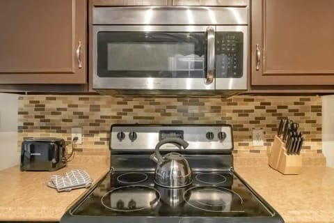 Fully equipped space for cooking.