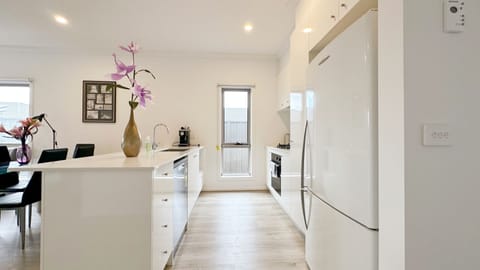 Family Villa | Private kitchen | Full-size fridge, microwave, oven, stovetop