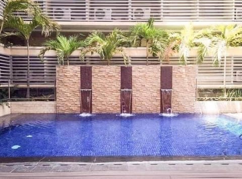 Indoor/outdoor pool
