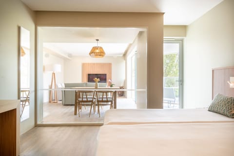 Apartment, 1 Bedroom | In-room safe, desk, laptop workspace, soundproofing