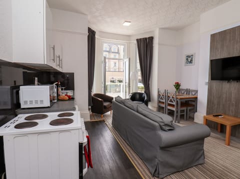 Cookware/dishes/utensils