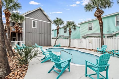 Relax by the palm-lined pool—just steps from your door 🌞🏊‍♂️