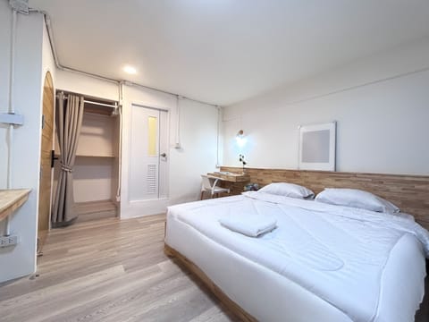 Deluxe Studio (No Window) (1 King Bed) | Desk, blackout drapes, iron/ironing board, free WiFi