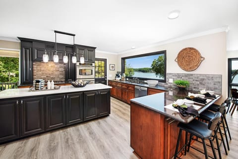 House, Multiple Beds (Ringneck Retreat) | Private kitchen | Oven, toaster
