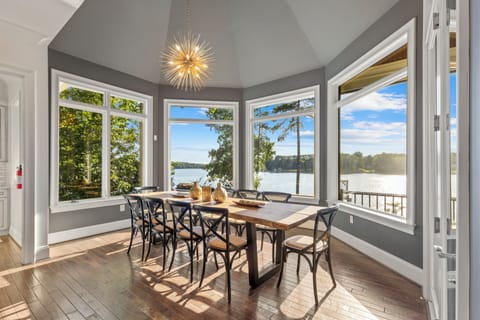 House, Multiple Beds (Mallard Vestige) | Dining room