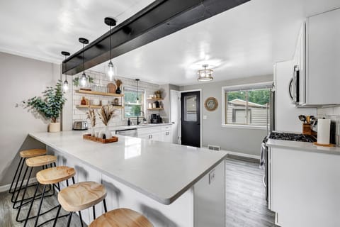 Remodeled kitchen with a large peninsula and fully equipped with all you need!