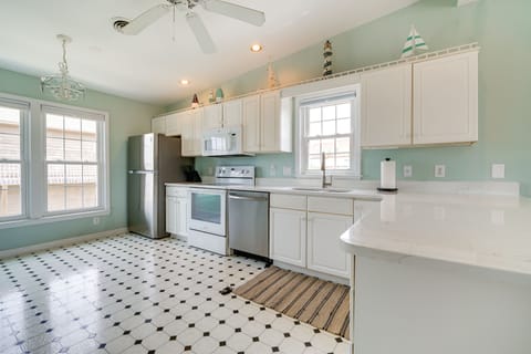Surf City Vacation Rental | 4BR | 3BA | 1,585 Sq Ft | Steps Required to Enter