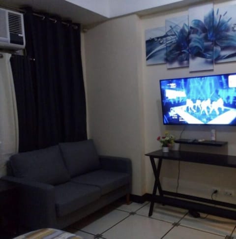 Basic Studio Suite | Blackout drapes, iron/ironing board, free WiFi