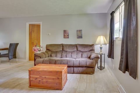 Youngstown Vacation Rental | 1BR | 1BA | 1 Step required for Access | 600 Sq Ft