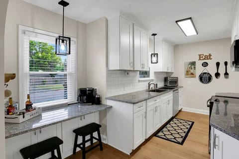 Enjoy the full kitchen ready to entertain or make a meal.