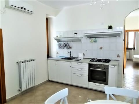 kitechen, dining table