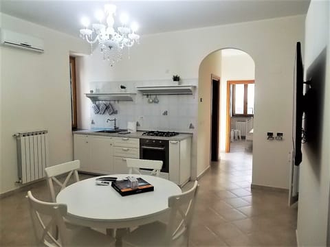 kitechen, dining table