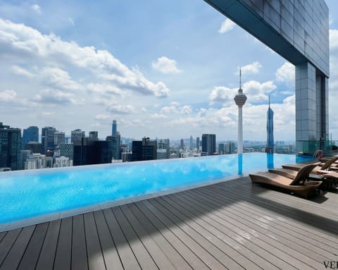 Infinity pool