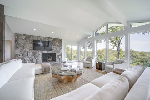 Cashiers Vacation Rental | 4BR | 4.5BA | 4,200 Sq Ft | 2 Steps to Enter