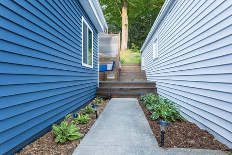 Outdoor Walkway to back patio