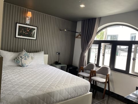 Comfort Double Room Single Use | Desk, free WiFi, bed sheets
