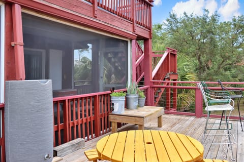 House, Multiple Beds (Wales Pod) | Outdoor dining