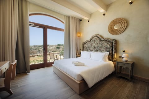 Superior Double Room, 1 King Bed, Non Smoking, Sea View | Premium bedding, memory foam beds, minibar, in-room safe