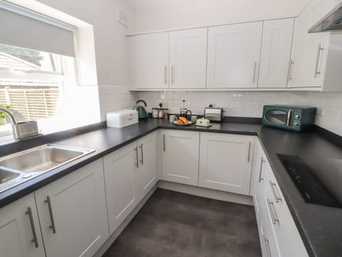 Fridge, dishwasher, electric kettle, toaster